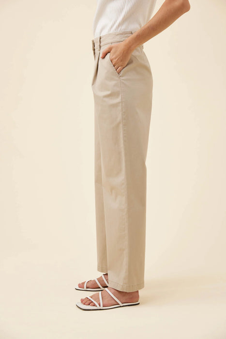 Leonora Pant