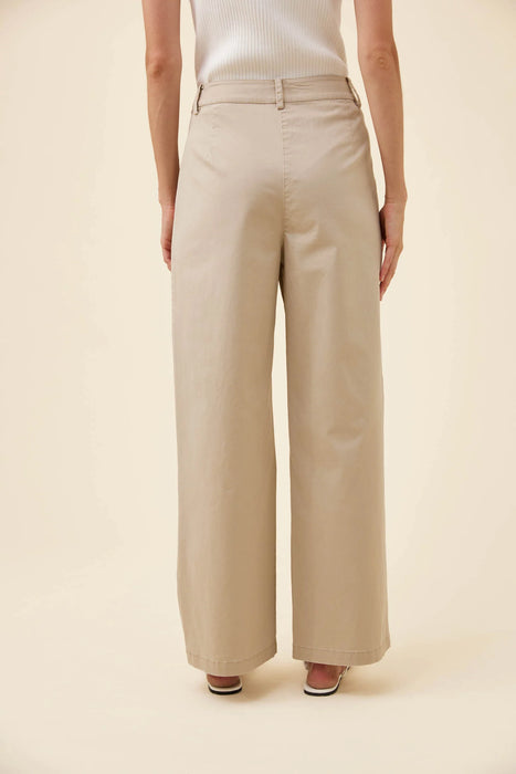Leonora Pant
